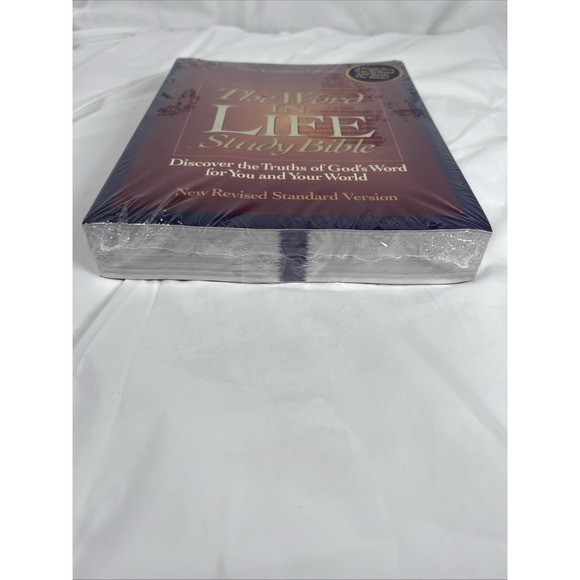 The Word in Life Study Bible, NKJV: Discover the Truths of God's Word for You - Picture 3 of 6